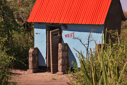 Das westliche Konzept eines WCs machte für die Dorfbewohner*innen keinen Sinn.