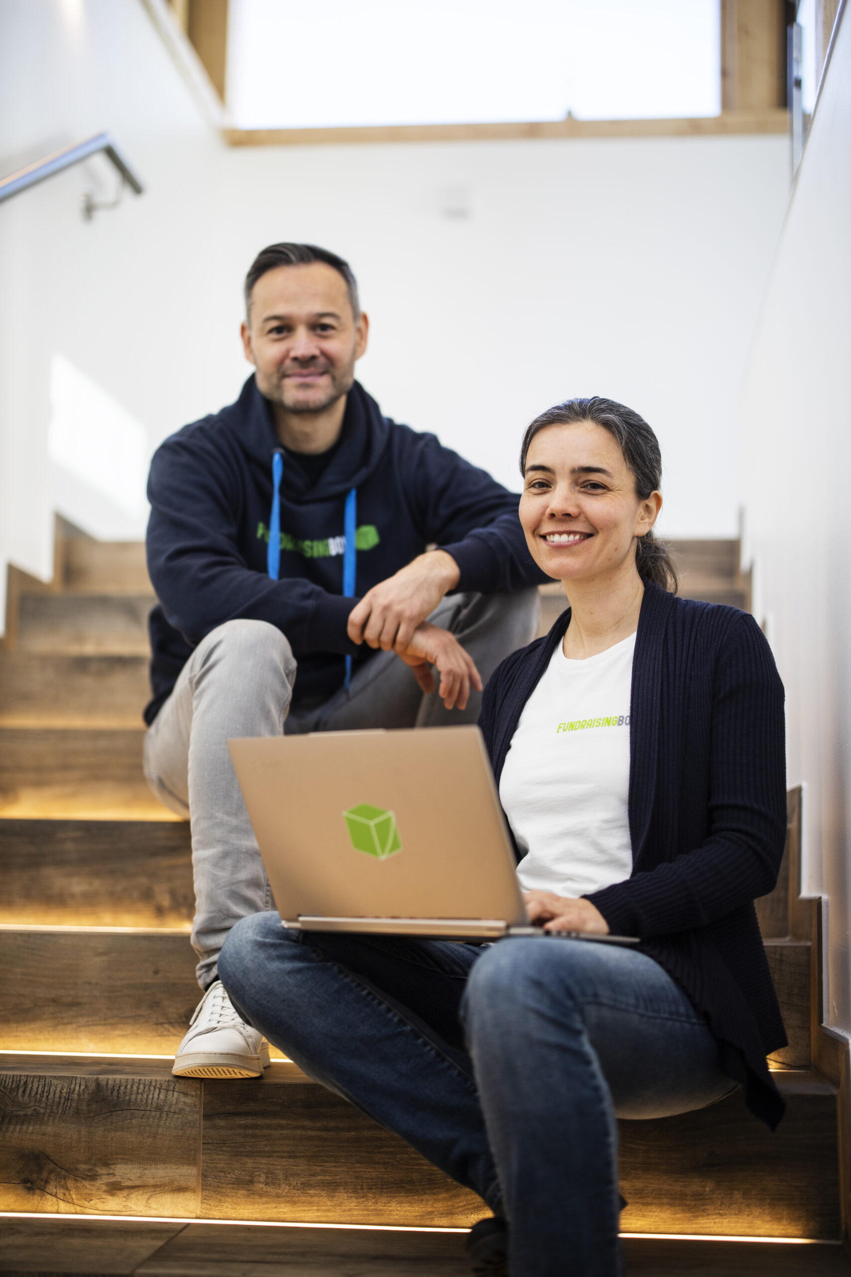 Peter und Mirjam haben die Wikando GmbH gegründet und die FundraisingBox entwickelt, um Non-Profits zu helfen, leichter digital Spenden zu sammeln.